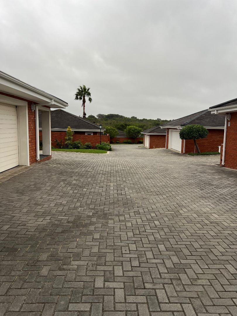 To Let 4 Bedroom Property for Rent in Walmer Eastern Cape